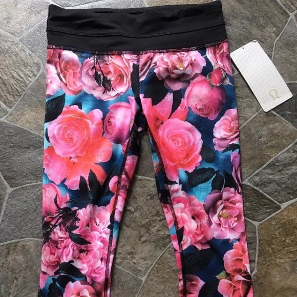 NWT Lululemon Secret Garden Run Inspire Crop Sz 4 - Picture 2 of 8